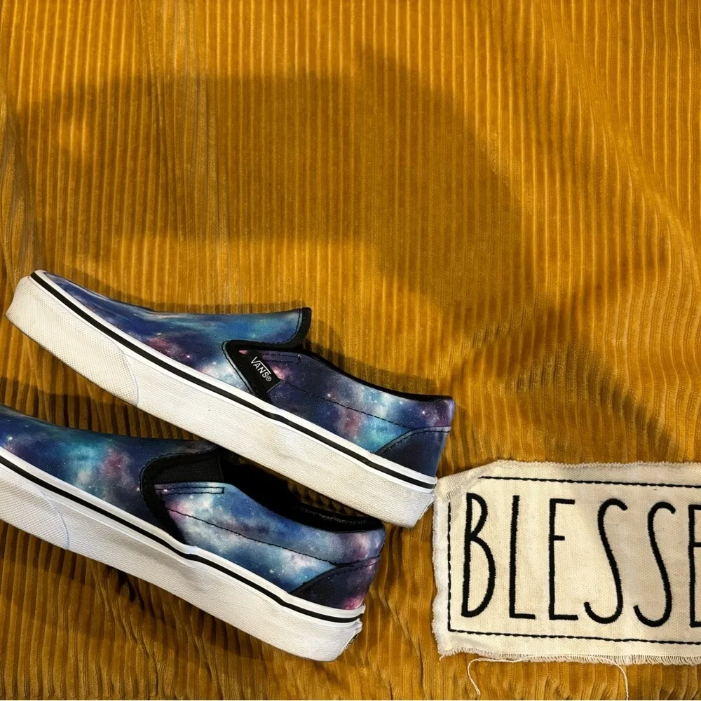 US 7 Women’s Galaxy Slip on Vans - Picture 5 of 7
